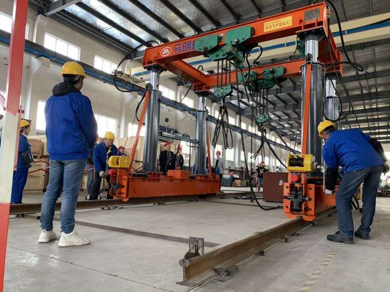 南京今明機械工程有限公司自主研發(fā)國內(nèi)首臺20噸氣動起重機成功驗收！