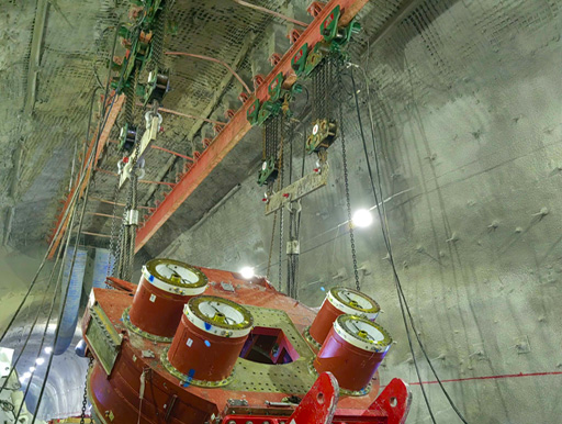 南京今明機械工程有限公司為中鐵山東李樓煤礦，定制4臺32t氣動葫蘆用于盾構機組裝